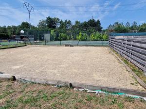 Tenis lub squash w obiekcie Grand Mobile home dans camping lub w pobliżu