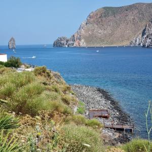 Fotografie z fotogalerie ubytování Isole Eolie, Vulcano - Favoloso bivani con piscina acqua di mare e vista sulle isole eolie v destinaci Vulcano