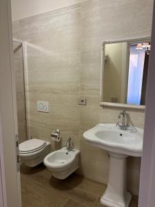 A bathroom at La Perla del Borgo B&B