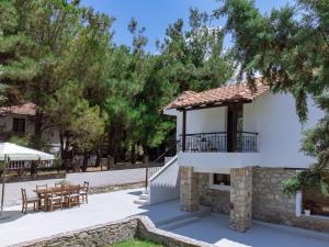 Το κτήριο όπου στεγάζεται  η παραθεριστική κατοικία