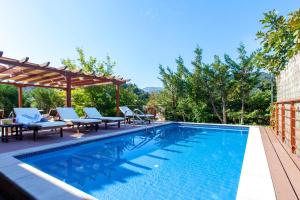 Gallery image of EXELLENT GUEST VILLA PRESTIGE in Asprogerakata +21 photos
