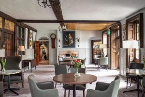 Posezení v ubytování Bush Hotel Farnham