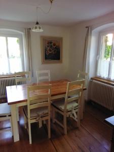 Χώρος καθιστικού στο Ferienwohnung mit Charme in Dresden Pillnitz EG +15 φωτογραφίες