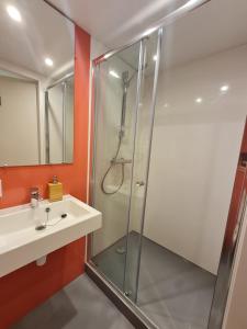 Kúpeľňa v ubytovaní Le Faubourg - Gîte et chambres d'hôte
