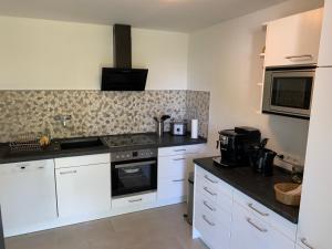 Kuchyň nebo kuchyňský kout v ubytování Apartment nähe Ettlingen - 15 min zur Messe Karlsruhe