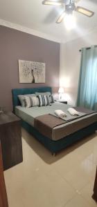 Tempat tidur dalam kamar di Sea Salt Village House