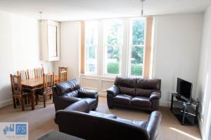 Gallery image of 2 Bedrooms with 4 beds - sleeps 6 in Sunderland
