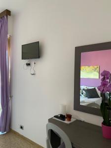 TV a/nebo společenská místnost v ubytování GFH - Hotel Spiaggia D'Oro