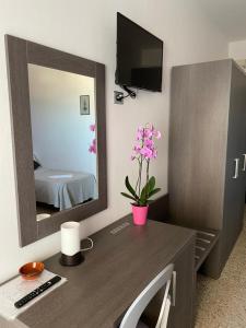TV a/nebo společenská místnost v ubytování GFH - Hotel Spiaggia D'Oro
