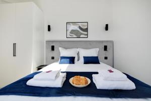 Säng eller sängar i ett rum på CMG Voltaire / Nation