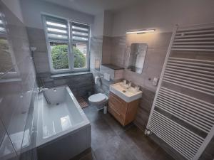 Koupelna v ubytování Vila Věrka + 37 fotografií