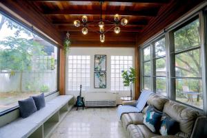 Area soggiorno di Evergreen Pakchong Home
