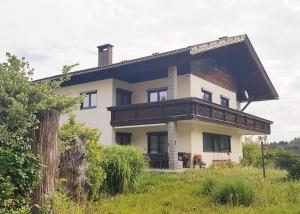 a house with a solarium on top of it at Ferienwohnung Andrejcic in Feistritz im Rosental