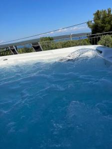 Kolam renang di atau dekat dengan Podgora Experience Suite with jacuzzi