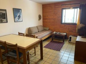 a living room with a couch and a table at Departamento Valle Las Leñas in Las Lenas