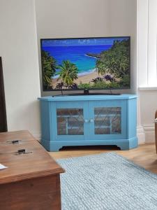 En tv och/eller ett underhållningssystem på Seashells