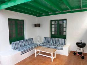 TV a/nebo společenská místnost v ubytování Apartamento Amura en Playa de Las Cucharas