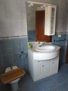 A bathroom at Casa Xarreiro Még 37 kép