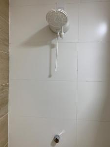 Et badeværelse på Apart. Acolhedor na Praia de Itapuã + 14 billeder