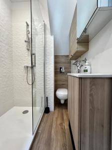 Kúpeľňa v ubytovaní Mourillon : T2 avec jardin, à 400 m de la plage