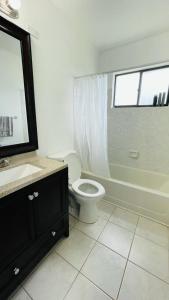 Bathroom sa Luxury Private Room Washer Dryer Free Wifi