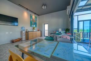 Khu vực ghế ngồi tại Across the Ocean B&B