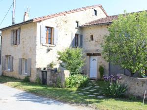 an old stone house with a driveway at Gîte familial avec WiFi près de Brantôme - FR-1-616-102 in Saint-Front-la-Rivière