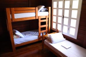 Woods Hostel客房内的一张或多张床位
