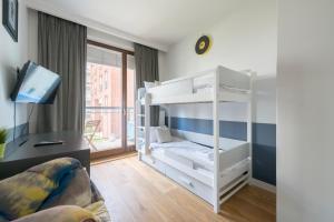 Krevet ili kreveti u jedinici u objektu Dom & House - Apartments Old Town Szafarnia