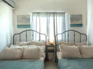 Cama o camas de una habitación en Escape Oceanview Condo Next to Av. España