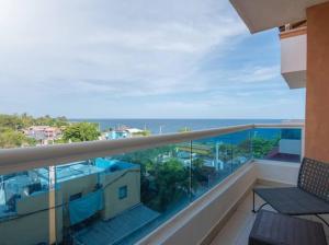 Un balcón o terraza en Escape Oceanview Condo Next to Av. España