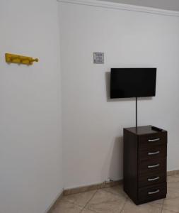 En TV eller et underholdningssystem på Casa Privativa Metrô Penha