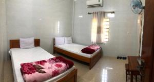 En eller flere senge i et værelse på Việt Long 2 hotel + 13 billeder