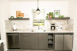 Fotografie z fotogalerie ubytování The WILLA on 7th, located in Downtown BENTONVILLE! v destinaci Bentonville