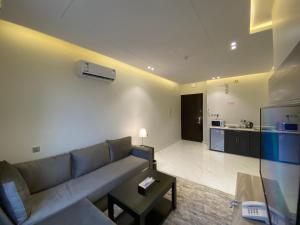 a living room with a couch and a table at فخامة المشارف للشقق المخدومة in Abha