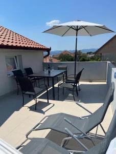 Balkón alebo terasa v ubytovaní Apartman Vučemil