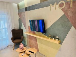 A television and/or entertainment centre at Bright and Modern studio Thessaloniki Downtown
