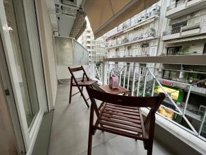 A balcony or terrace at Bright and Modern studio Thessaloniki Downtown
