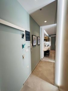 A bed or beds in a room at Bright and Modern studio Thessaloniki Downtown