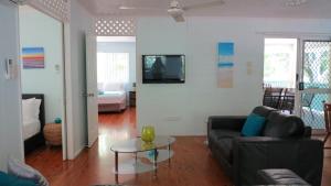 TV a/nebo společenská místnost v ubytování Lanas Cottage