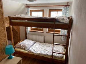 Postel nebo postele na pokoji v ubytování Hepnarova Bouda