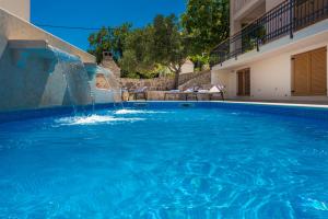 a swimming pool with a water fountain at Casa Laurea in Dubrovnik