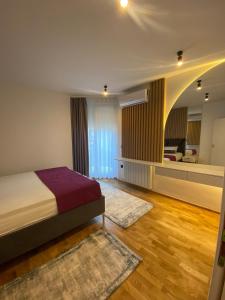 En eller flere senge i et værelse på New Concept including garage