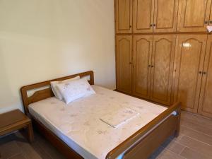 Lova arba lovos apgyvendinimo įstaigoje Villa Lochia - Mikrospilia House