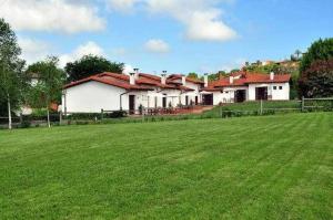 Ogród w obiekcie Apartamento familiar cercano a playa de Rodiles 5
