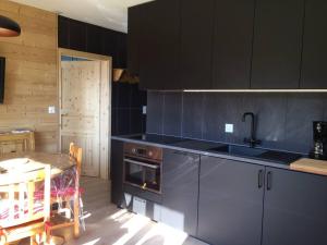 Kuchyň nebo kuchyňský kout v ubytování Residence D Appartement 1