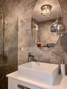 a bathroom with a sink and a mirror at Apartament Osada Cetniewo - Władysławowo in Władysławowo