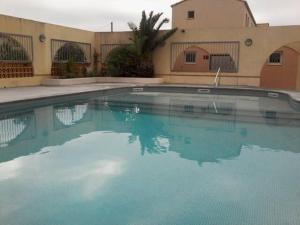 Bazén v ubytovaní JOLI T2 RDC, BORD DE MER , PISCINE , Aresquiers FRONTIGNAN PLAGE 34 alebo v jeho blízkosti