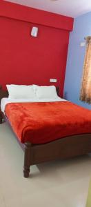 Llit o llits en una habitació de SAIBALA RESlDENCY - NEAR BOAT HOUSE