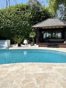 a swimming pool with a gazebo in a yard at U0616 - Magnifique villa avec piscine proche Nice, Cannes in Roquefort-les-Pins